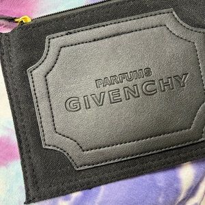 GIVENCHY Parfums Zippered Pouch ◾️ Great Condition ✔️